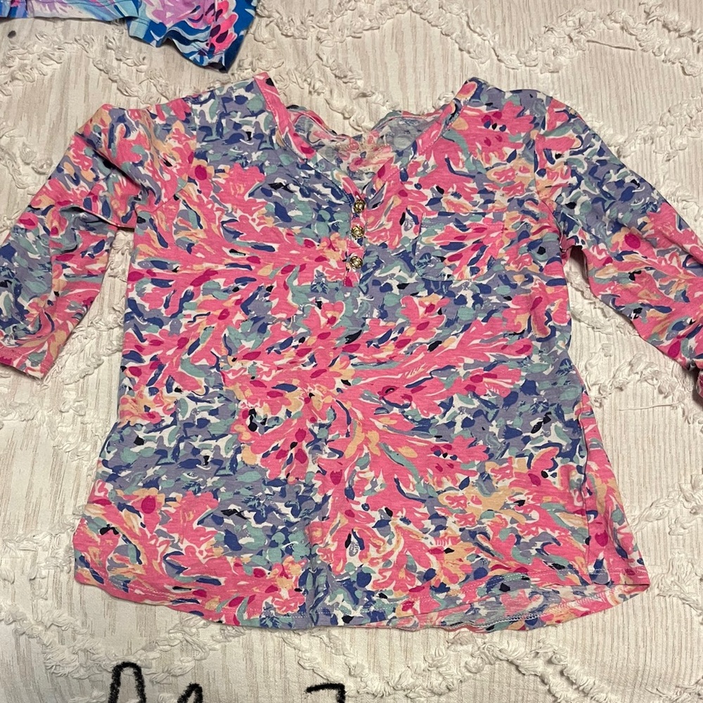 I believe it may be either girls size small or medium. Used warn condition